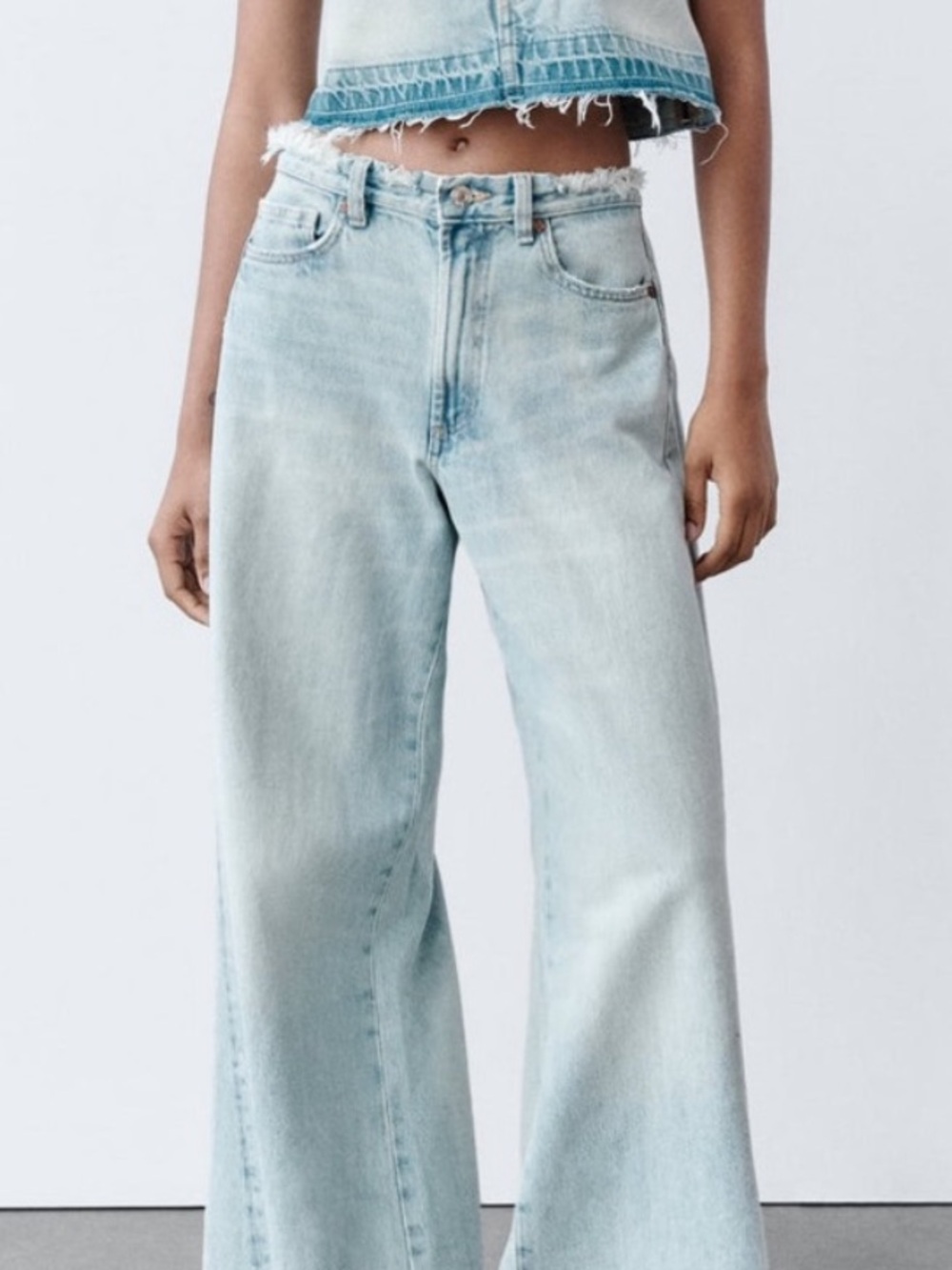 Zara Light Blue Wide-Leg Women’s Jeans with fray